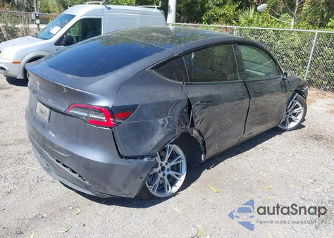 2021 Tesla Model Y Standard Range Rear-Wheel Drive z USA, uszkodzony, nr VIN 5YJYGDED2MF116454